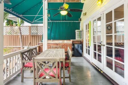 Curry House- 3Rd Floor, King Bed, & Balcony Room 8 Key West Exterior photo
