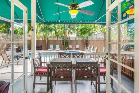 Curry House- 3Rd Floor, King Bed, & Balcony Room 8 Key West Exterior photo